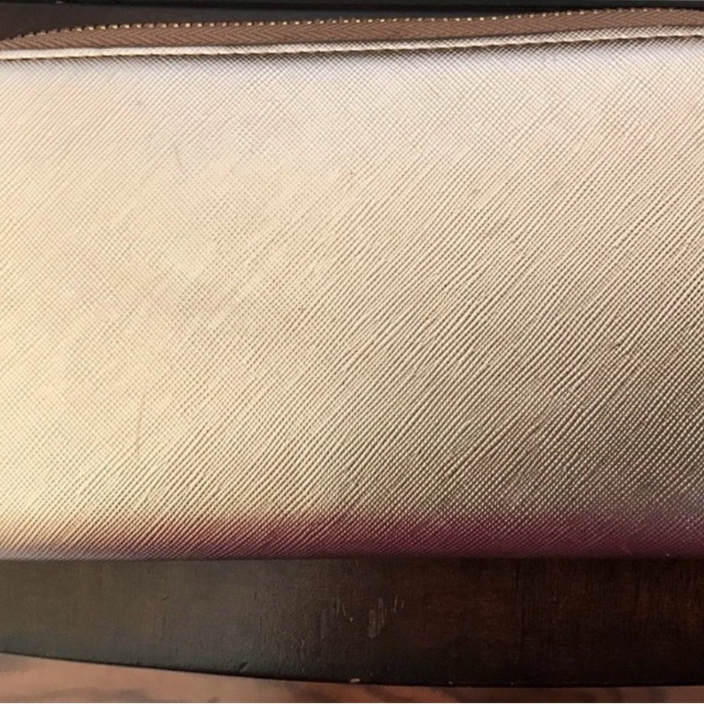Tory Burch Robinson zip continental wallet in a metallic rose gold W/ Dust bag - Picture 2 of 11